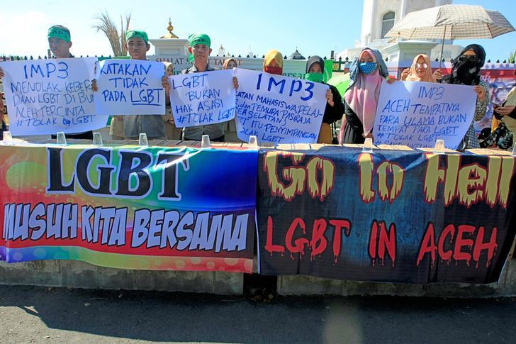 Muslim protesters hold an anti-LGBT rally outside a mosque in the provincial capital Banda Aceh, Aceh province, Indonesia on February 2, 2018. © 2018 Antara Foto / Irwansyah Putra