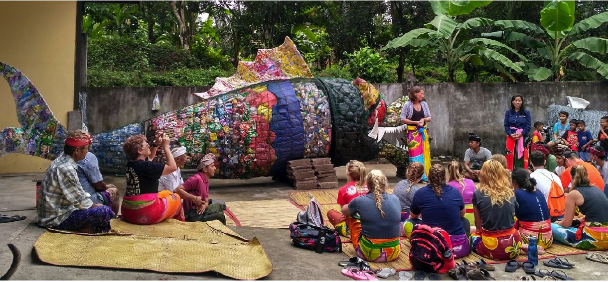 Student volunteers and the local community collected rubbish and turned it into an ogoh-ogoh for local Balinese festivities. Source/ Sea Communities