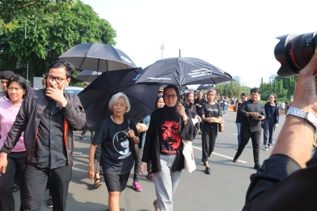 Jokowi's acknowledgement of 12 historical cases of gross human rights violations was met with calls for further action on accountability and truth seeking /@aksikamisan Twitter