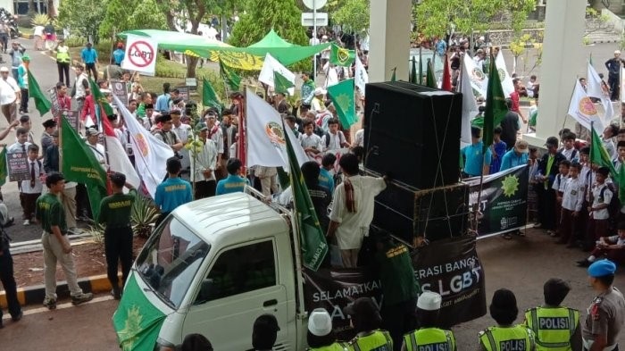 Protest at Cianjur, October 2018 / Dina Listiorini